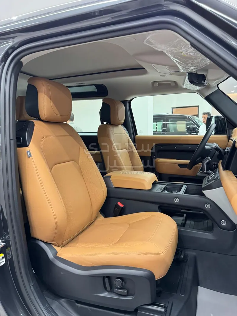 2024 لاند روفر ديفيندر 90