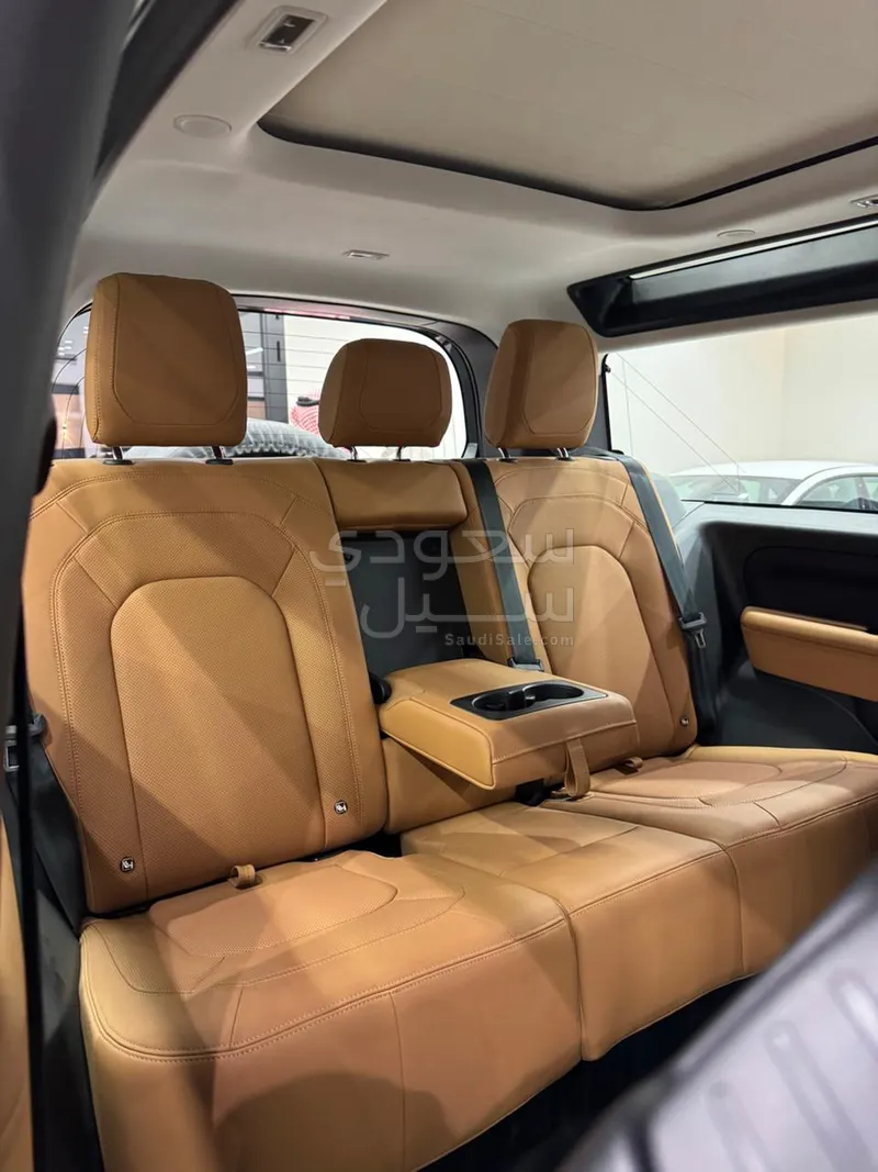 2024 لاند روفر ديفيندر 90