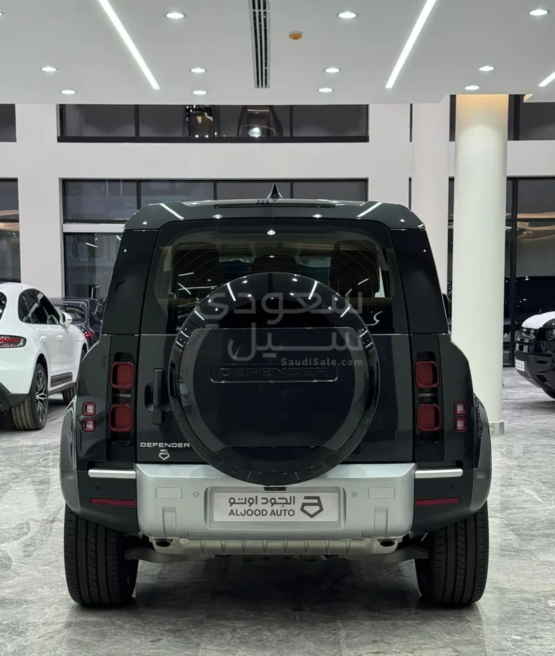 2024 لاند روفر ديفيندر 90
