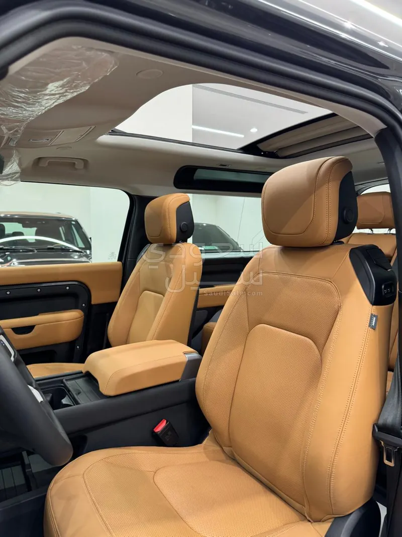 2024 لاند روفر ديفيندر 90