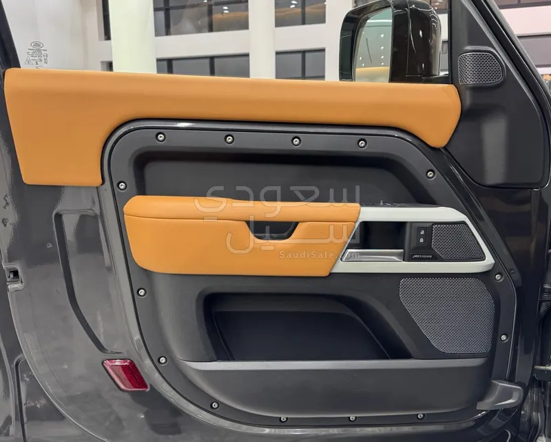 2024 لاند روفر ديفيندر 90