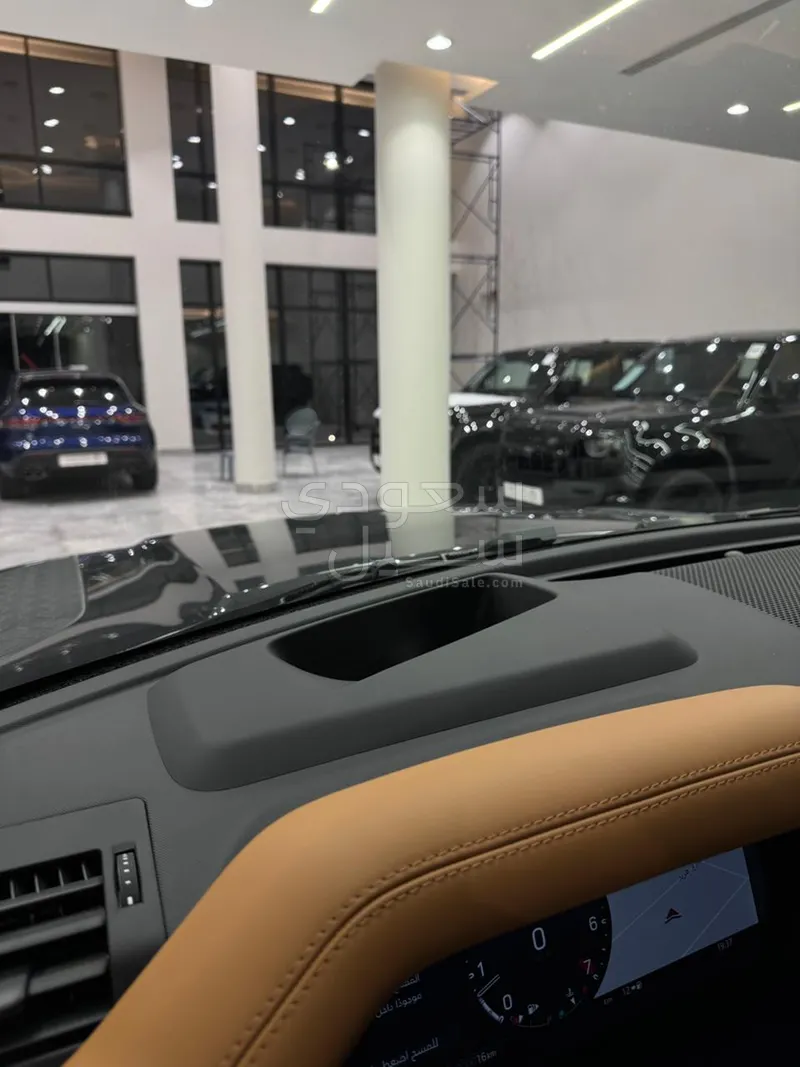 2024 لاند روفر ديفيندر 90