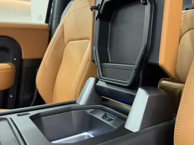 2024 لاند روفر ديفيندر 90