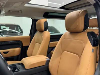 2024 لاند روفر ديفيندر 90