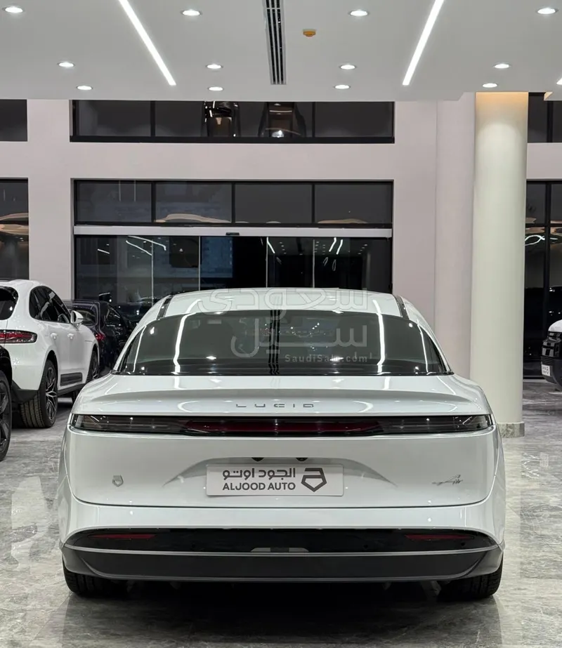 2024 لوسيد اير بيور