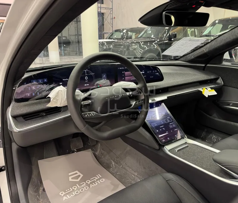 2024 لوسيد اير بيور