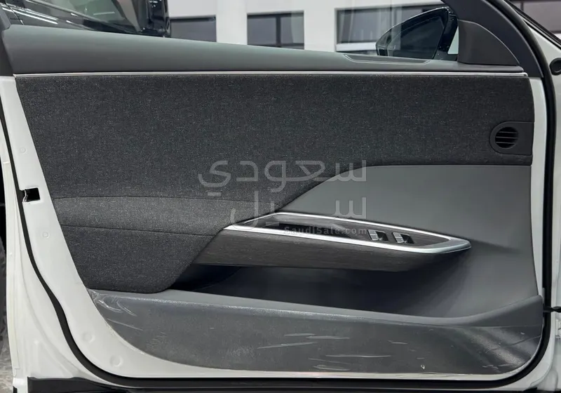 2024 لوسيد اير بيور