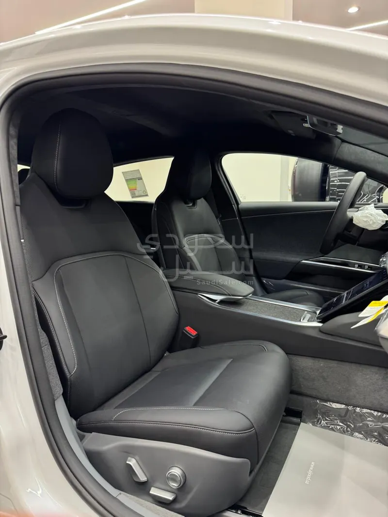 2024 لوسيد اير بيور