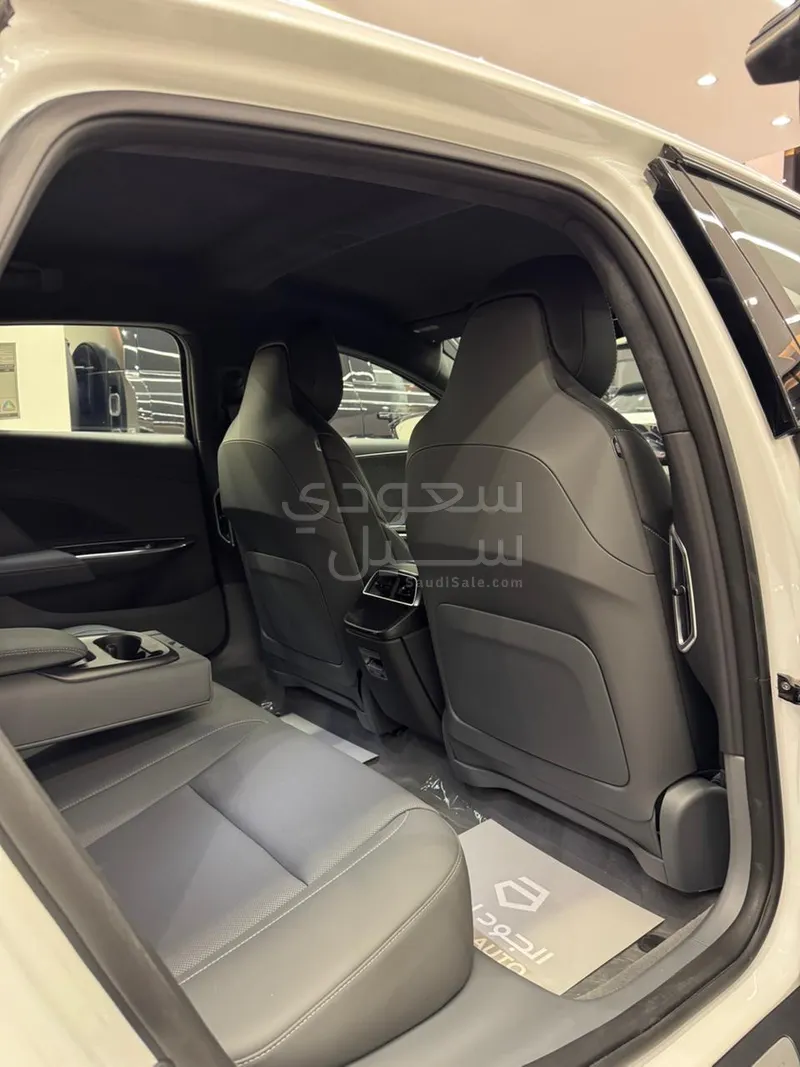 2024 لوسيد اير بيور