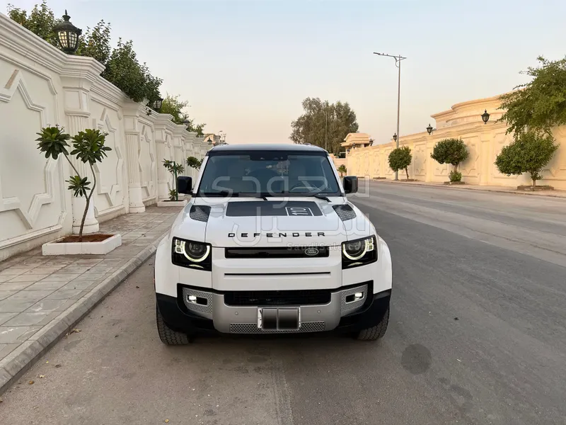 2021 لاند روفر ديفيندر 110
