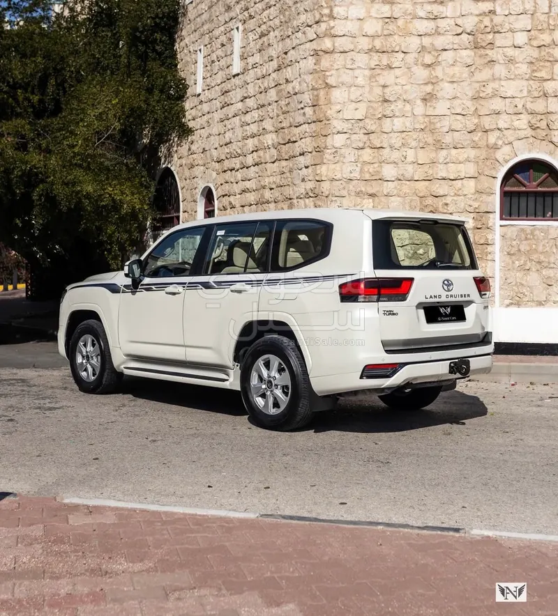 2023 تويوتا لاند كروزر جي اكس ار