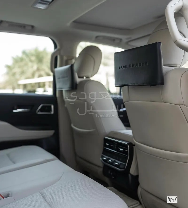 2023 Toyota Land Cruiser VX