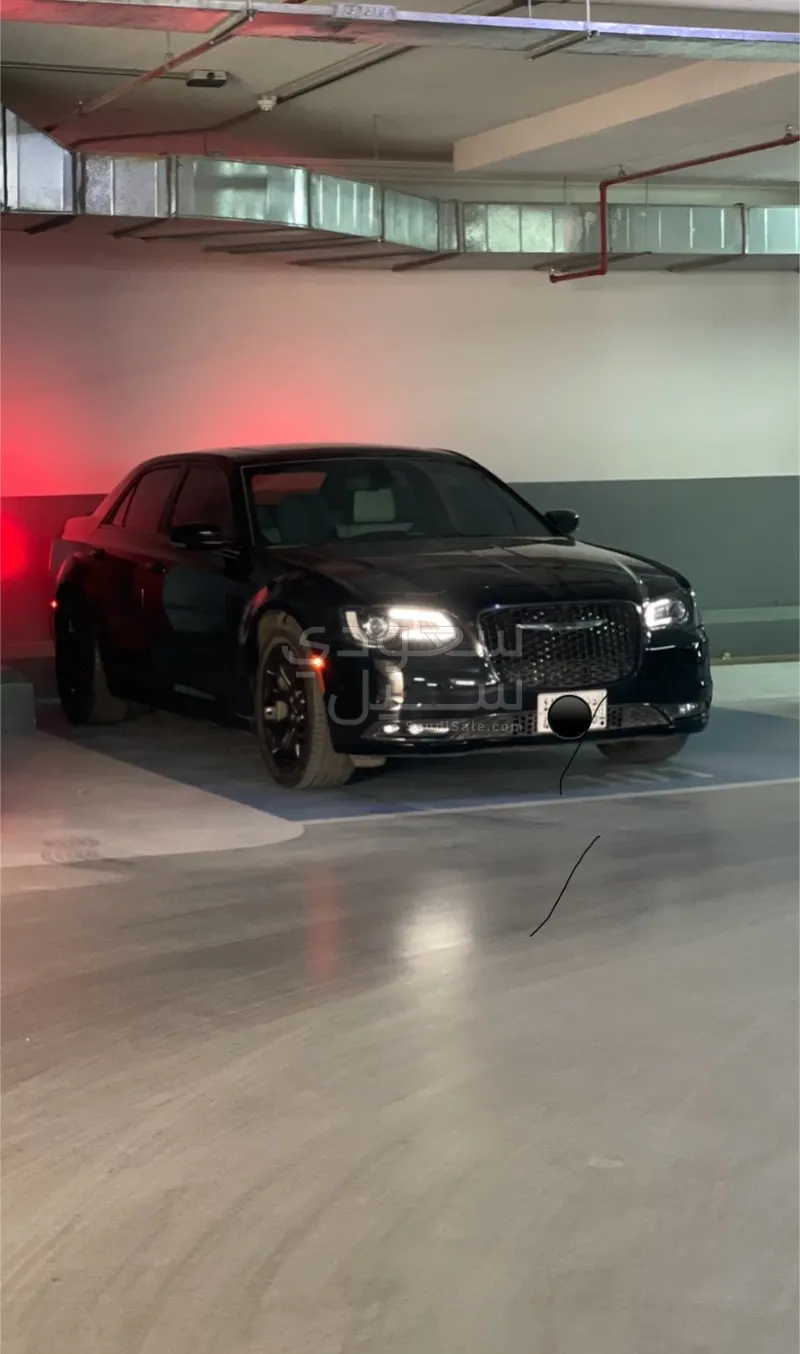 2020 كرايسلر 300 اس