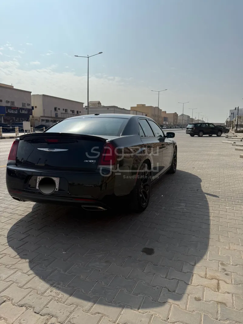 2020 كرايسلر 300 اس