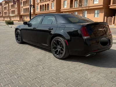 2020 كرايسلر 300 اس