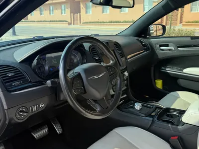 2020 كرايسلر 300 اس