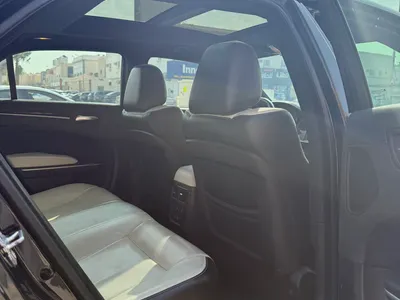 2020 كرايسلر 300 اس