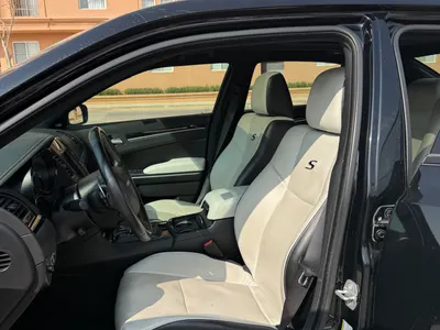 2020 كرايسلر 300 اس