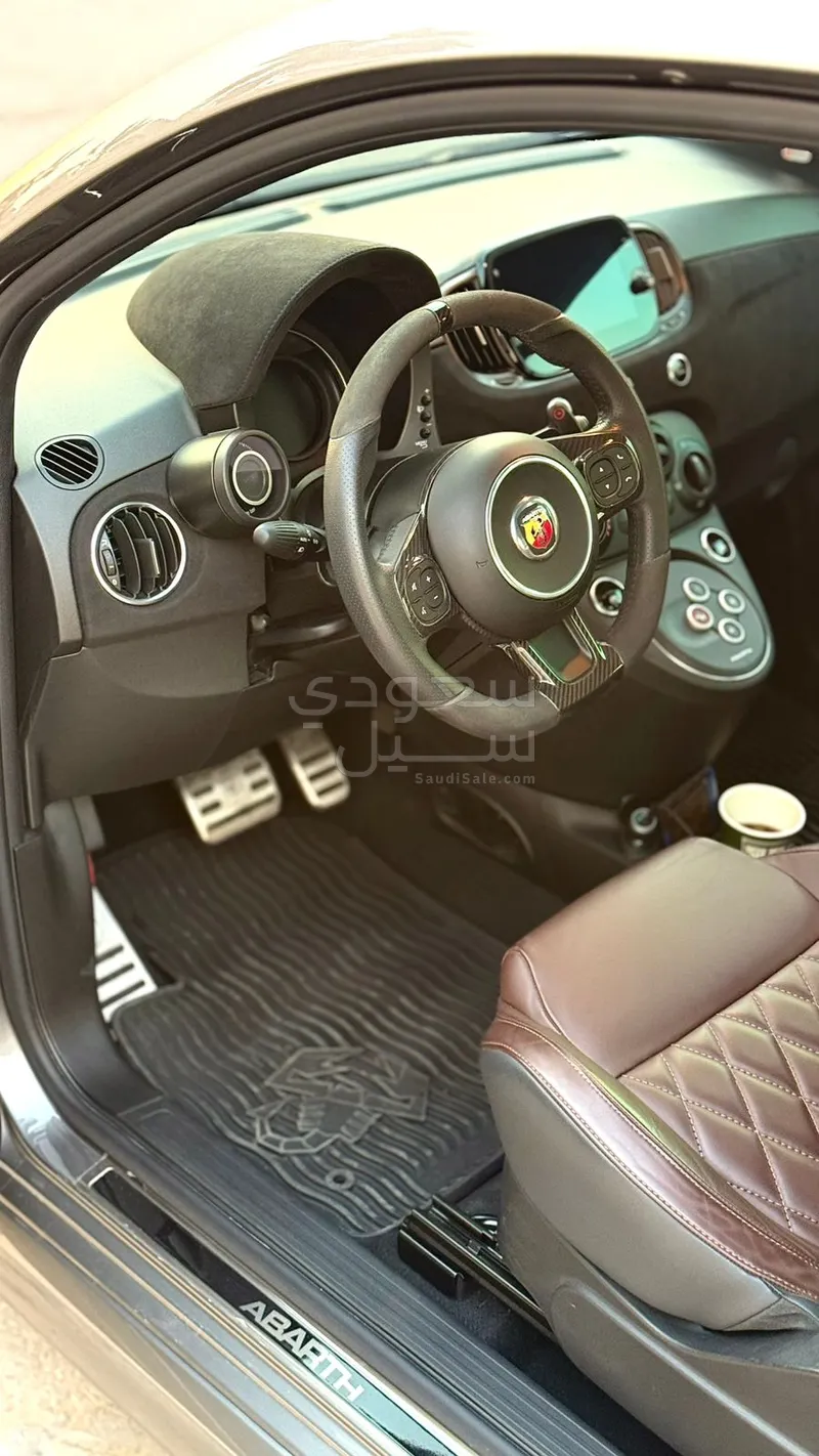 2023 فيات ابارث 695 توريزمو