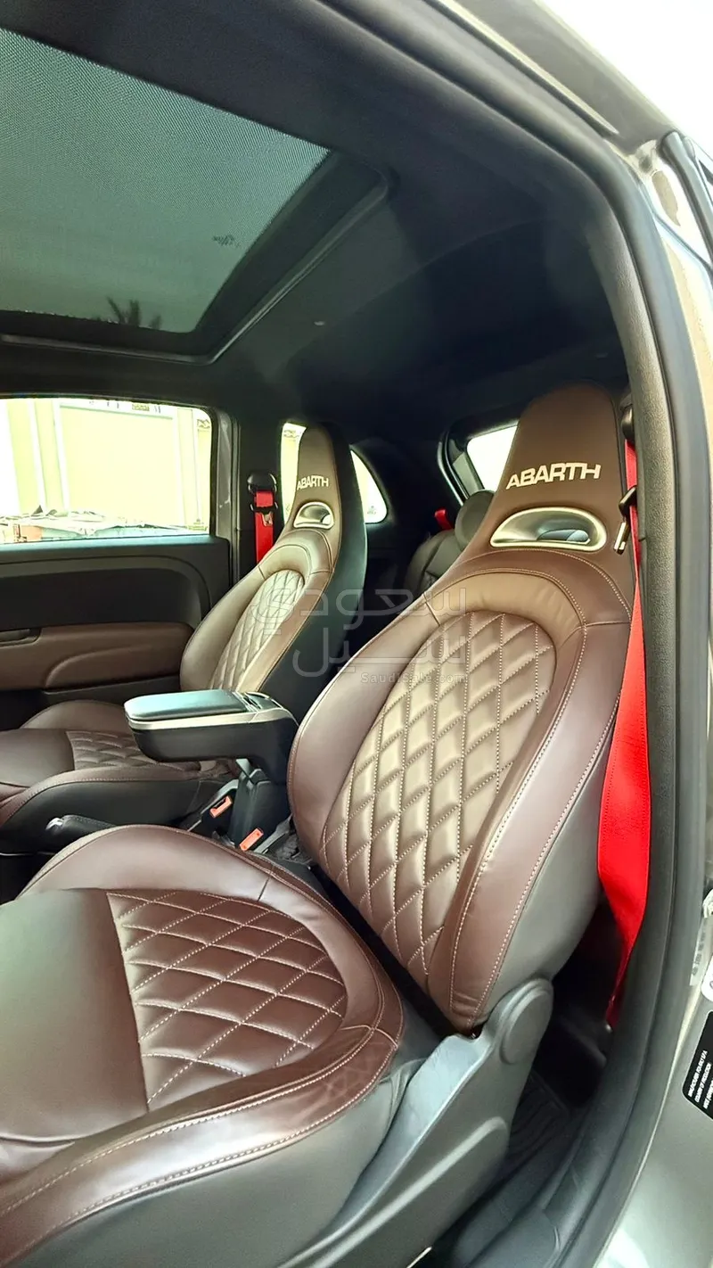 2023 فيات ابارث 695 توريزمو