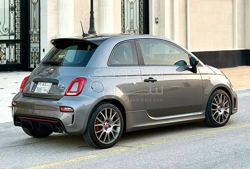 2023 فيات ابارث 695 توريزمو