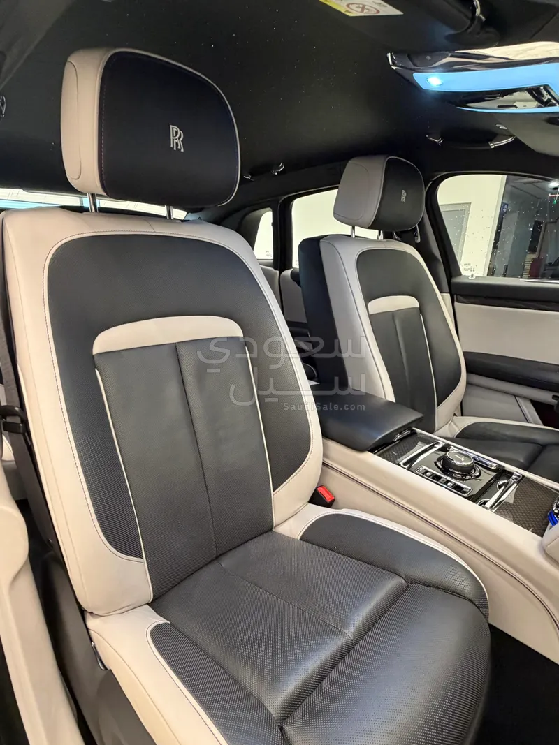 2022 رولز رويس قوست بلاك بادج