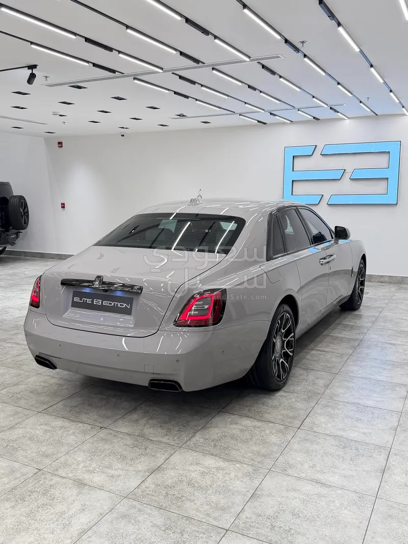 2022 رولز رويس قوست بلاك بادج