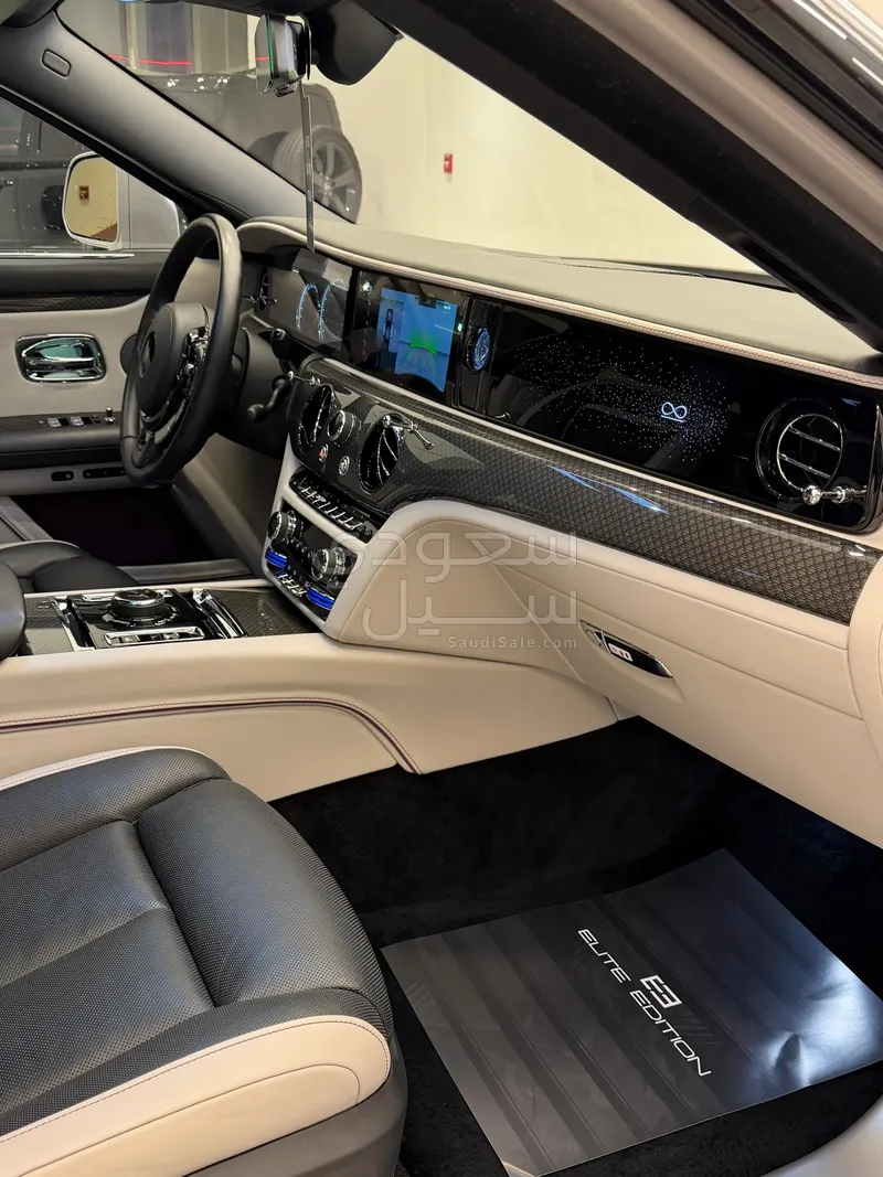 2022 رولز رويس قوست بلاك بادج