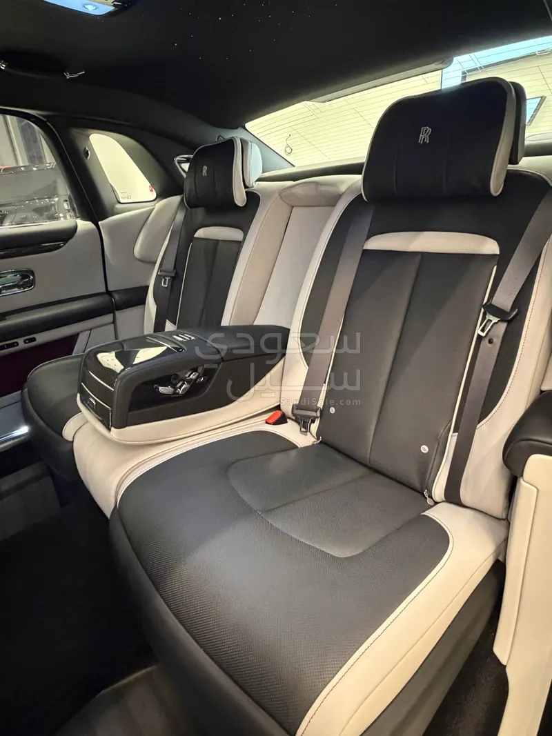 2022 رولز رويس قوست بلاك بادج