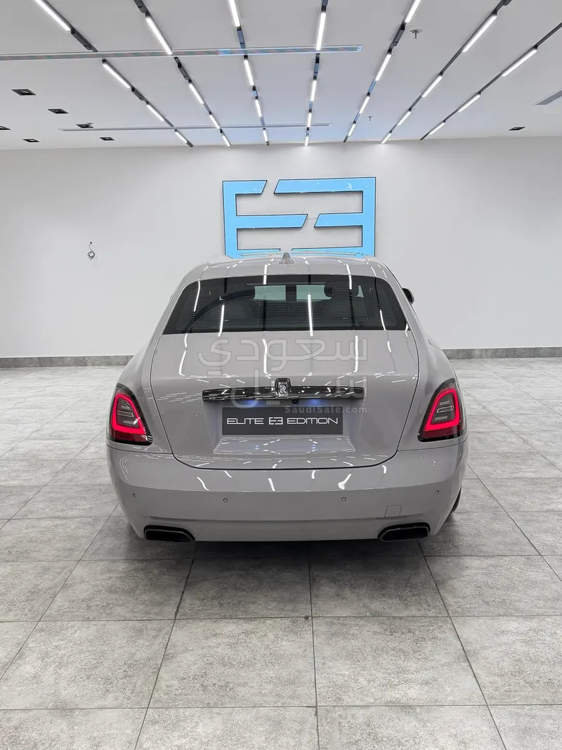 2022 رولز رويس قوست بلاك بادج