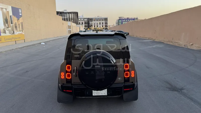 2023 لاند روفر ديفيندر اتش اس اي