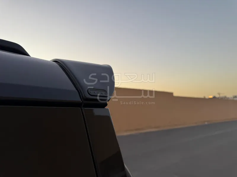 2023 لاند روفر ديفيندر اتش اس اي