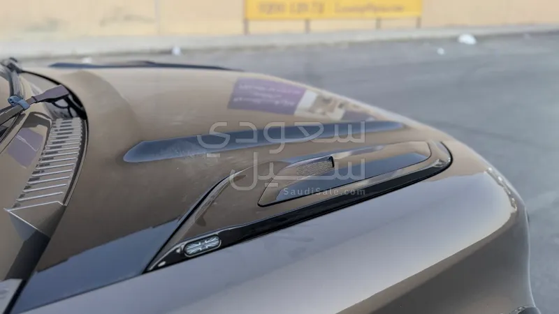 2023 لاند روفر ديفيندر اتش اس اي