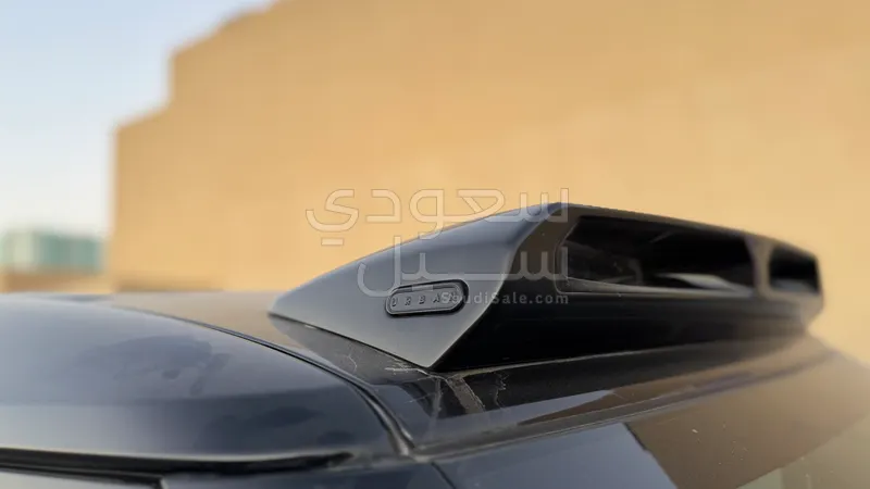 2023 لاند روفر ديفيندر اتش اس اي