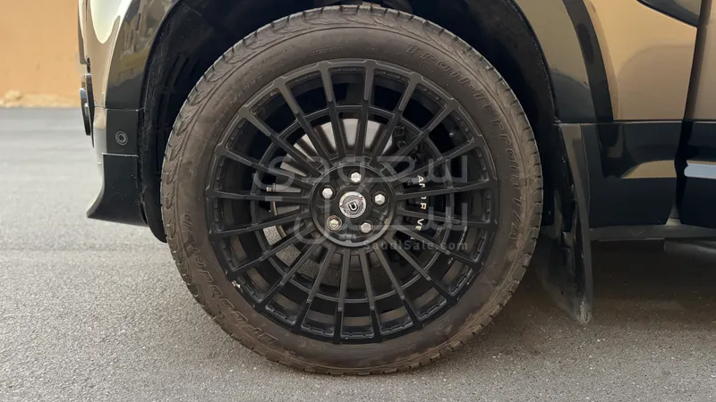 2023 لاند روفر ديفيندر اتش اس اي