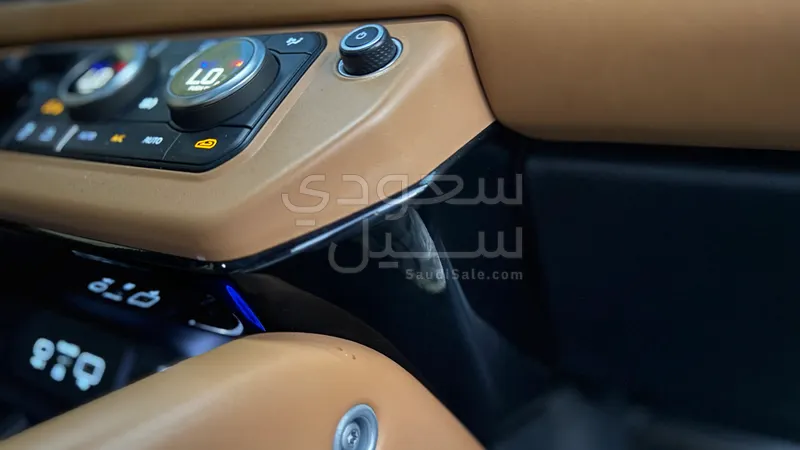 2023 لاند روفر ديفيندر اتش اس اي