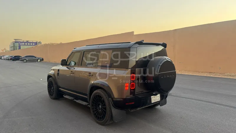2023 لاند روفر ديفيندر اتش اس اي