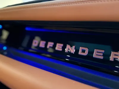 2023 لاند روفر ديفيندر اتش اس اي