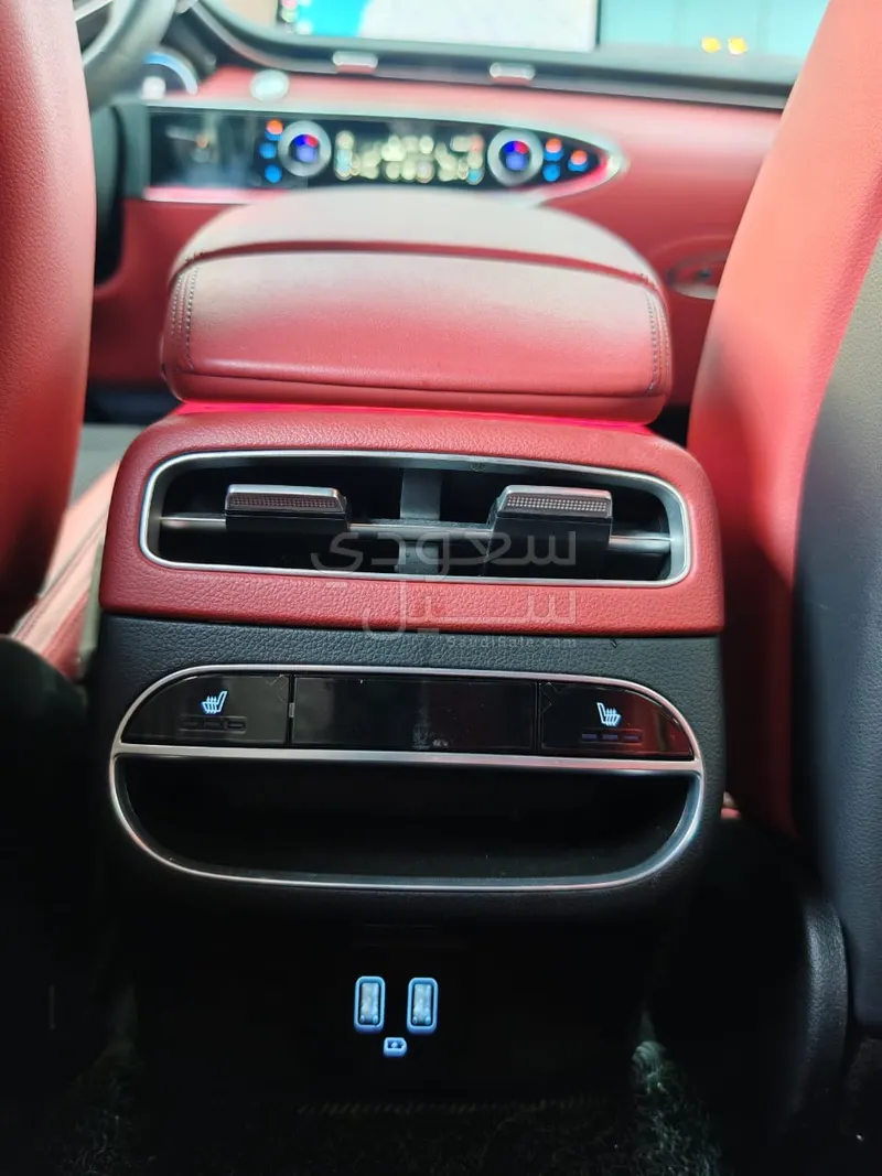 2022 جينيسيس جي في 70