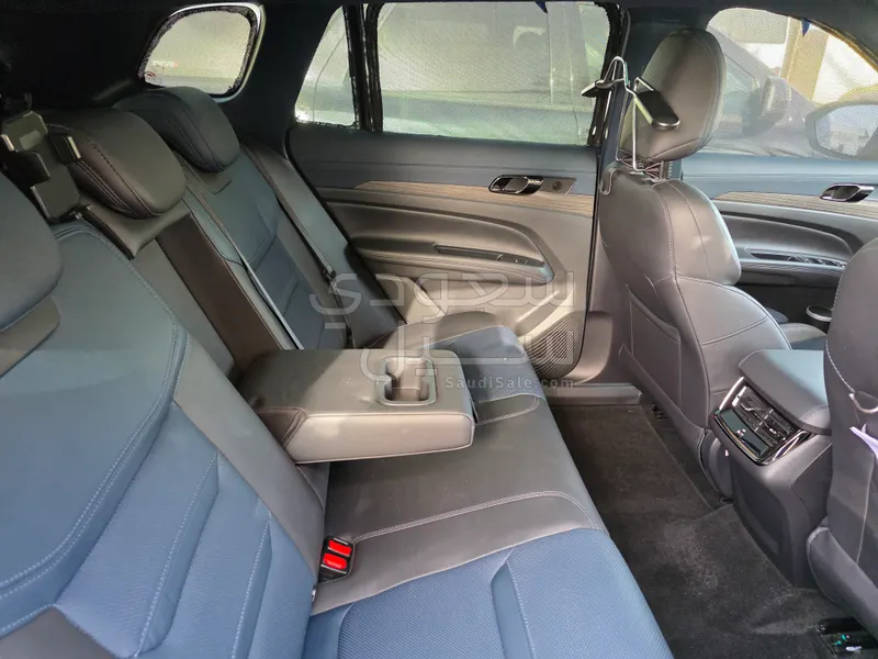 2023 فورد تيريتوري تيتانيوم بلس