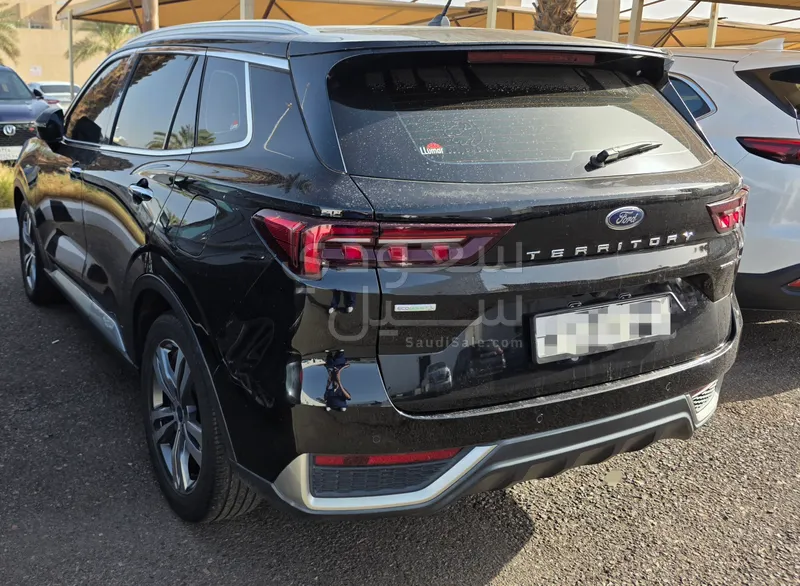 2023 فورد تيريتوري تيتانيوم بلس