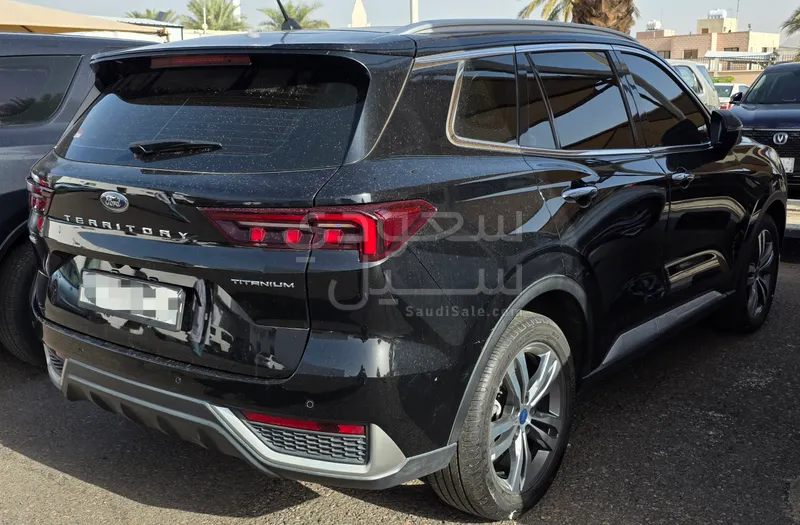 2023 فورد تيريتوري تيتانيوم بلس