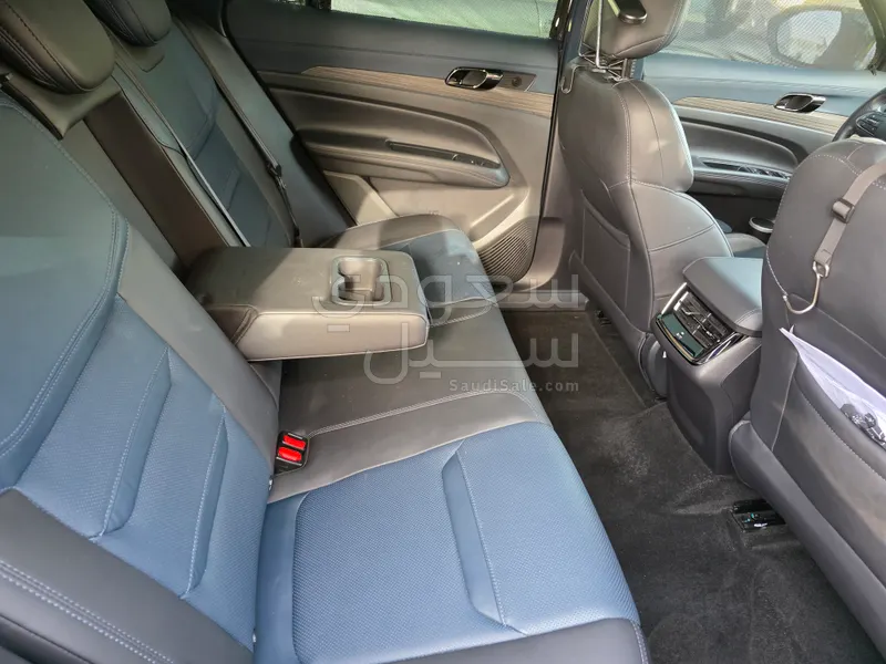 2023 فورد تيريتوري تيتانيوم بلس