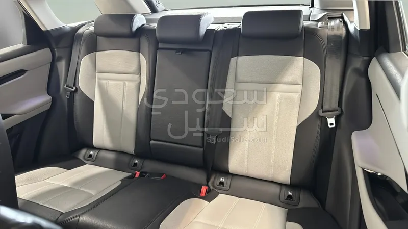 2025 لاند روفر رينج روفر ايفوك