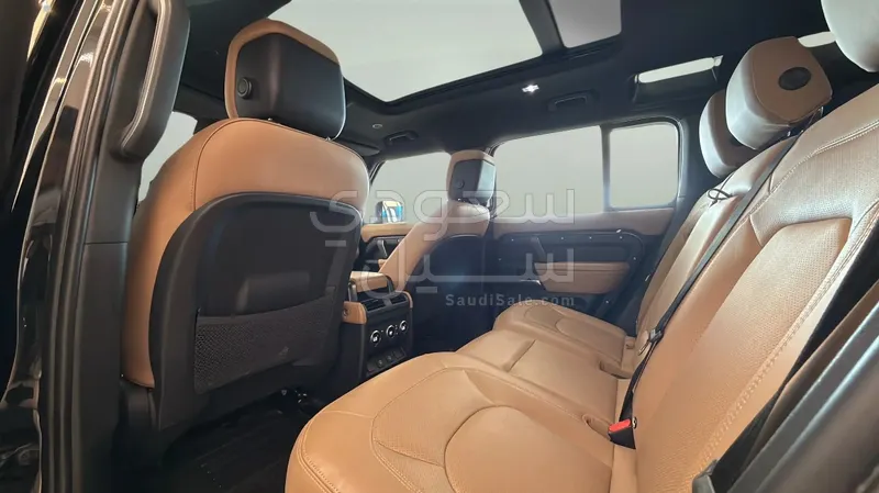 2025 لاند روفر ديفيندر اتش اس اي