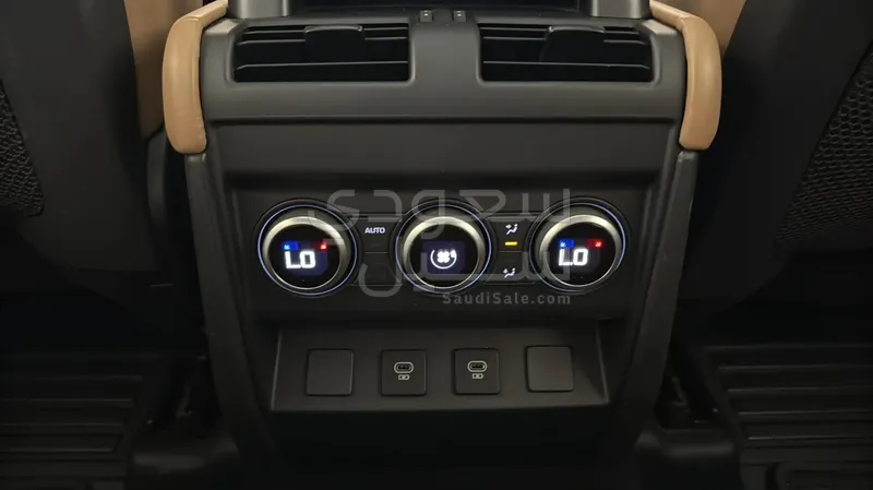 2025 لاند روفر ديفيندر اتش اس اي