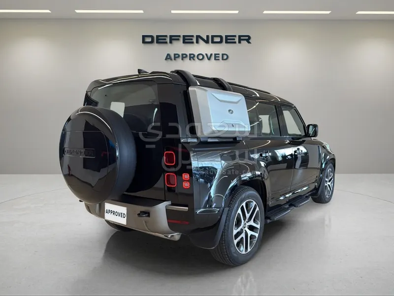 2025 لاند روفر ديفيندر اتش اس اي