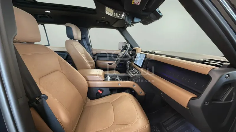 2025 لاند روفر ديفيندر اتش اس اي