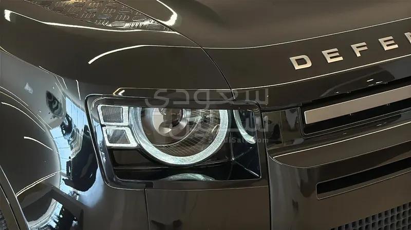 2025 لاند روفر ديفيندر اتش اس اي