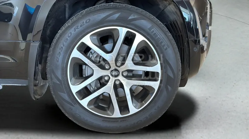 2025 لاند روفر ديفيندر اتش اس اي